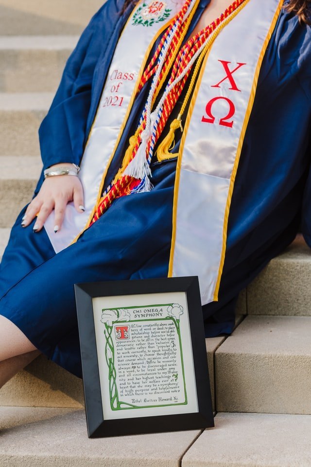 Cool Ways To Present Your Degree - Hey Congrats!