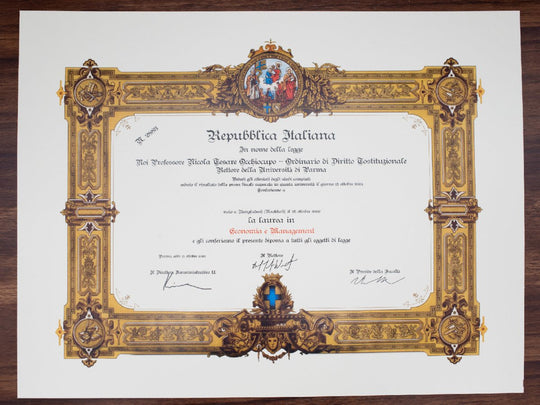 Diplomi di laurea in college e università falsi in Italia - Hey Congrats!